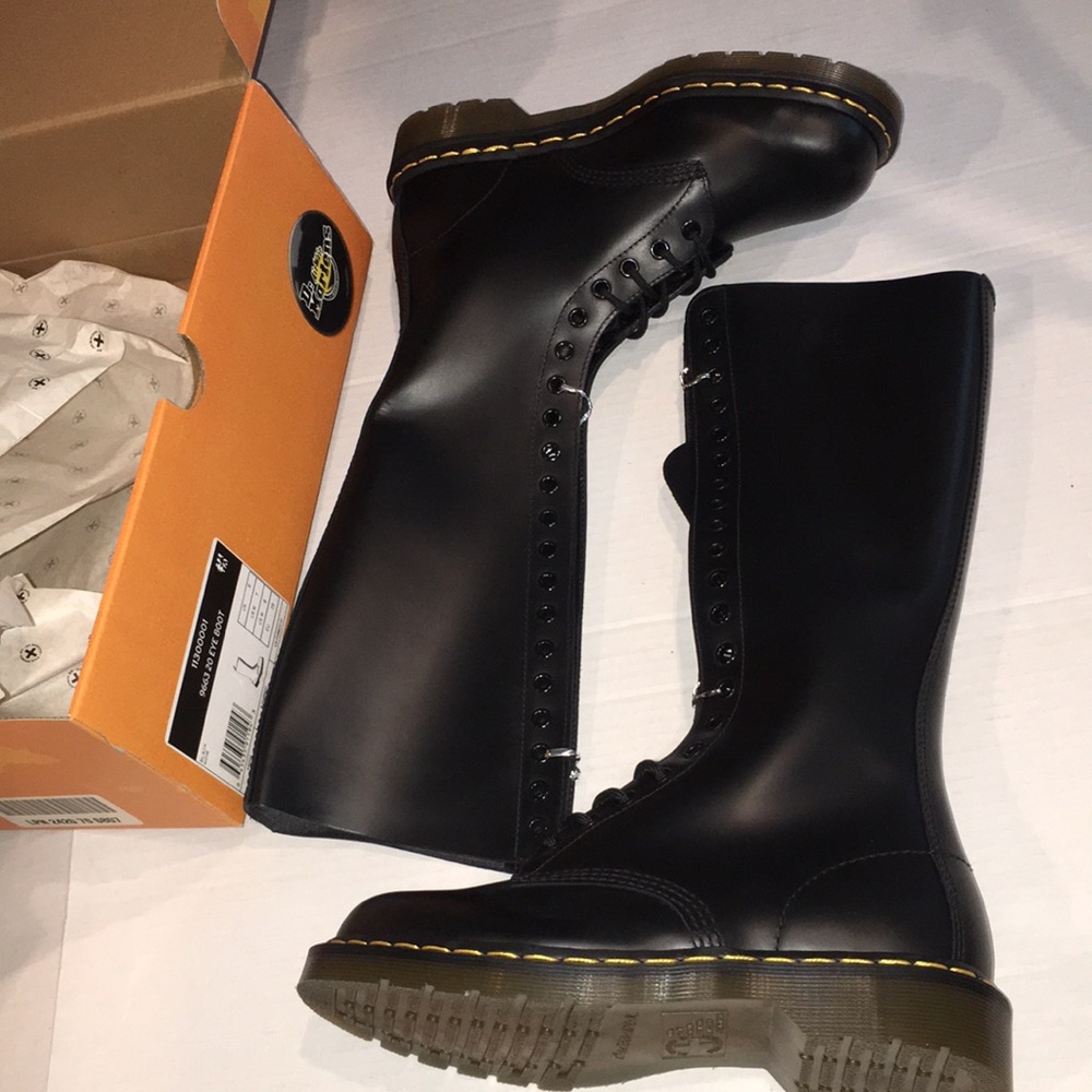 NIB Dr. Martens eye boot Mens boots | black | size US M 7 / US W 8